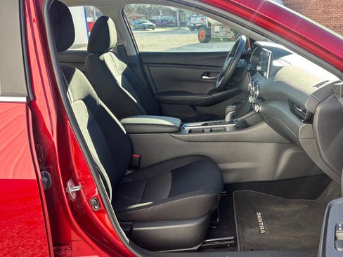 Used 2025 Nissan Sentra SV image 21