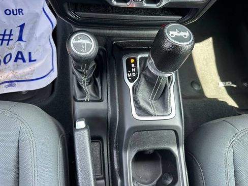 Used 2019 Jeep Wrangler Unlimited Sahara AWD/4WD image 24
