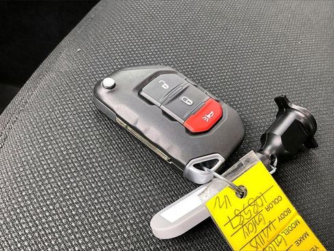 Used 2022 Jeep Gladiator Willys image 11