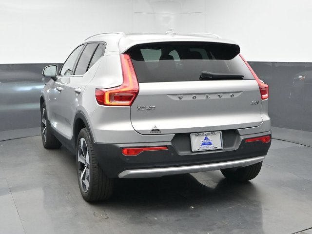 Used 2024 Volvo XC40 B5 Plus AWD/4WD image 7