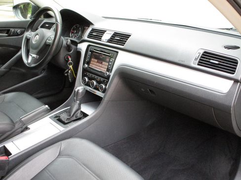 Used 2012 Volkswagen Passat TDI SE image 7