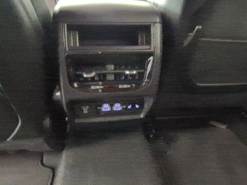 Certified 2025 Jeep Grand Cherokee Limited w/ Black Appearance Package image 31