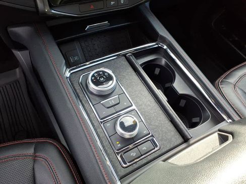 Used 2022 Ford Expedition Max Limited image 11