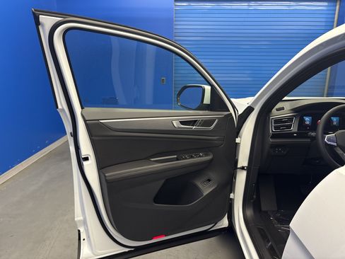 New 2026 Volkswagen Atlas Cross Sport SE image 9