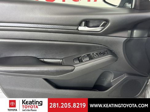 Used 2024 Nissan Altima 2.5 SV image 11