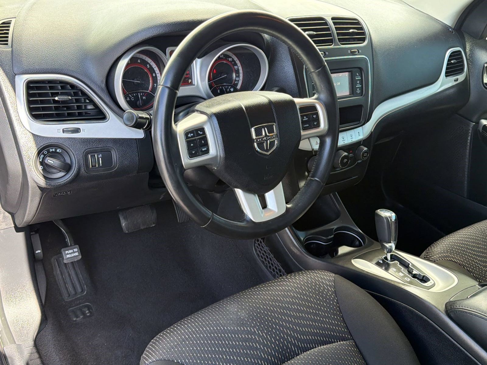 Used 2020 Dodge Journey SE w/ SE Popular Equipment Group FWD image 4