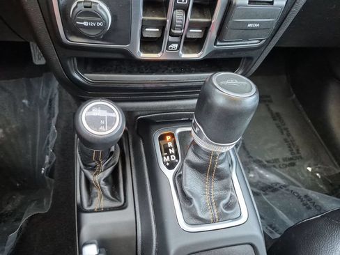 Used 2023 Jeep Gladiator Overland AWD/4WD image 12