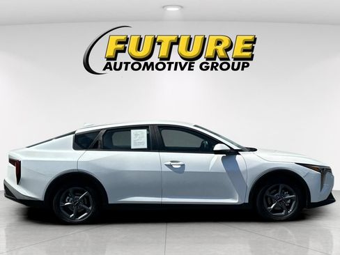 Used 2025 Kia K4 FWD image 3