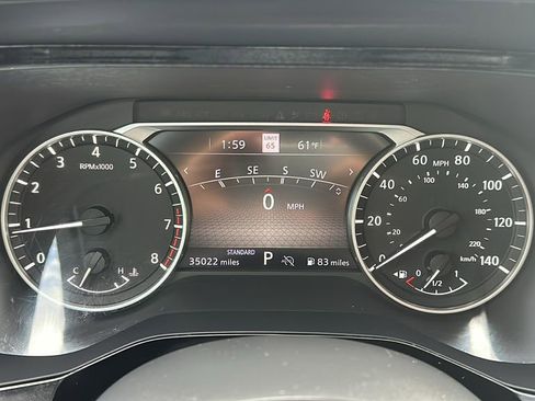 Used 2022 Nissan Pathfinder SL image 2