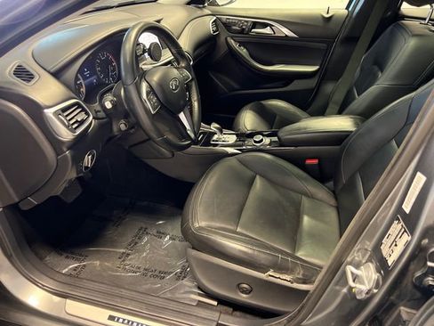 Used 2018 INFINITI QX30 Premium w/ Navigation Package AWD/4WD image 6