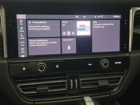Certified 2024 Porsche Macan AWD/4WD image 16
