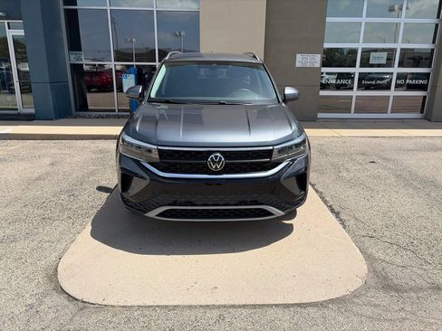Certified 2023 Volkswagen Taos SE w/ Black Wheel Package FWD image 3