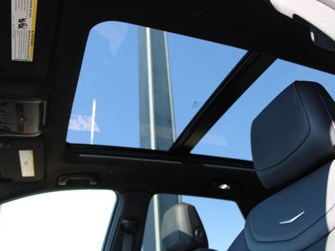 Used 2025 Cadillac XT5 Premium Luxury image 24