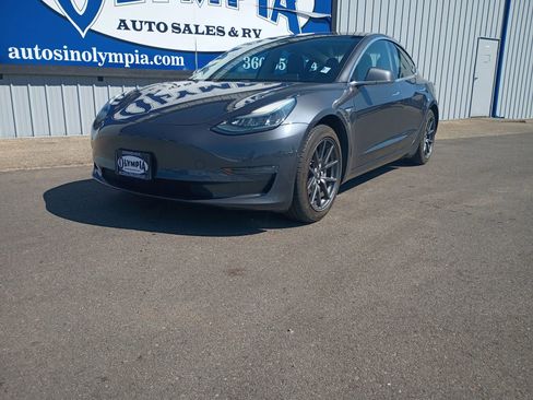 Used 2018 Tesla Model 3 Mid Range RWD image 2