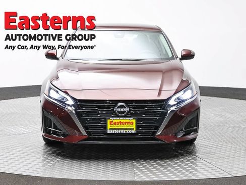Used 2023 Nissan Altima 2.5 SV FWD image 2