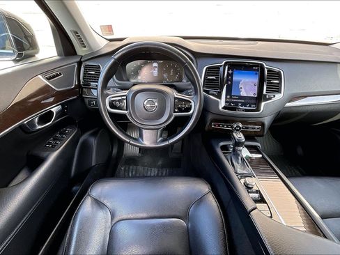 Used 2018 Volvo XC90 T6 Momentum w/ Convenience Package image 4