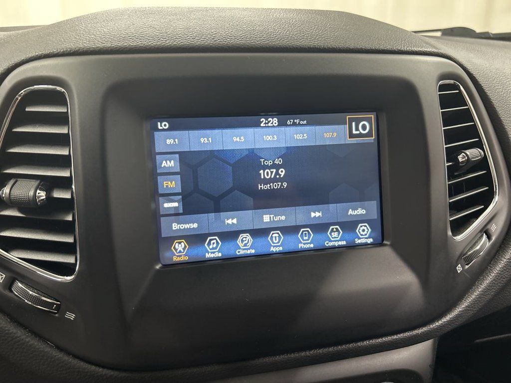 Used 2019 Jeep Compass Latitude w/ Popular Equipment Group AWD/4WD image 14