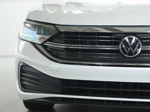 Used 2024 Volkswagen Jetta SE w/ Panoramic Sunroof Package FWD image 6