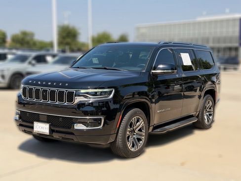 Used 2023 Jeep Wagoneer 4WD w/ Premium Group I image 3