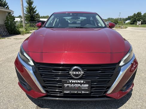Used 2023 Nissan Altima 2.5 SV w/ SV Premium Package AWD/4WD image 14