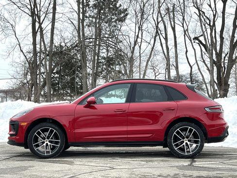 Certified 2025 Porsche Macan image 2