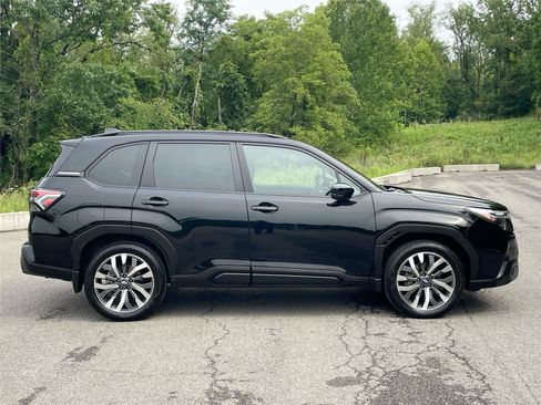 Certified 2025 Subaru Forester Touring AWD/4WD image 6