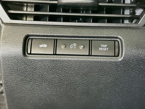 Used 2022 Nissan Altima 2.5 SR FWD image 16