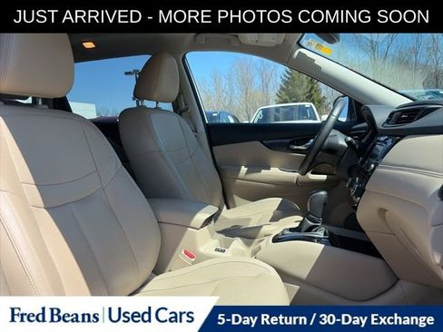 Used 2018 Nissan Rogue SL w/ Premium Package image 15