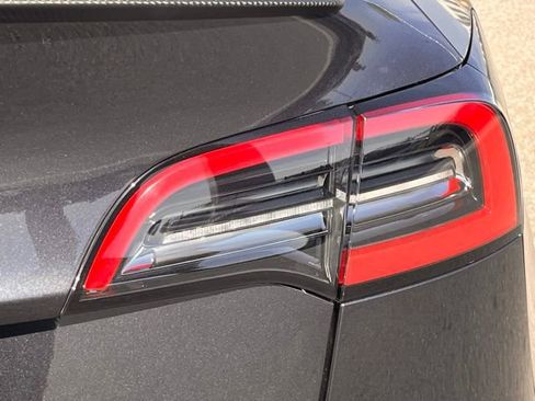 Used 2024 Tesla Model Y Performance image 31