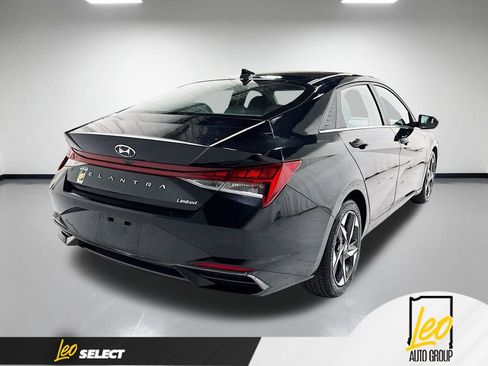 Used 2022 Hyundai Elantra Limited FWD image 8