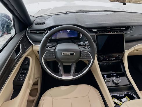 New 2025 Jeep Grand Cherokee L Limited image 31