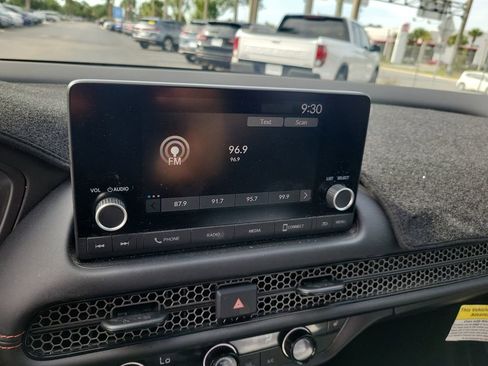 Certified 2025 Honda HR-V Sport image 29