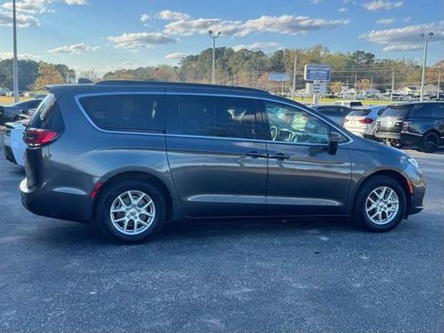 Used 2022 Chrysler Pacifica Touring-L FWD image 7