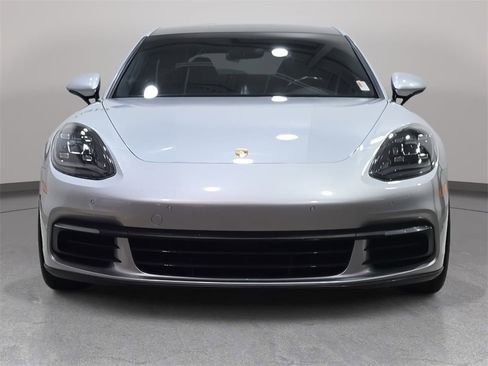 Used 2018 Porsche Panamera 4 image 3