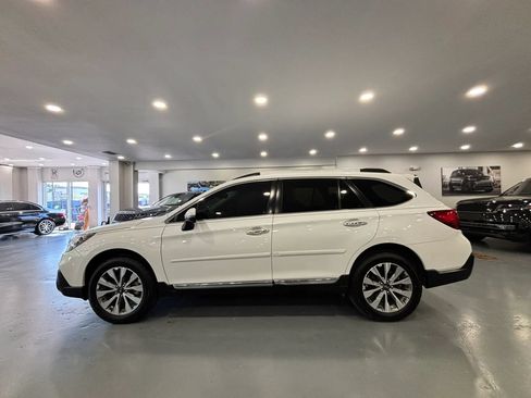 Used 2019 Subaru Outback 2.5i Touring AWD/4WD image 4