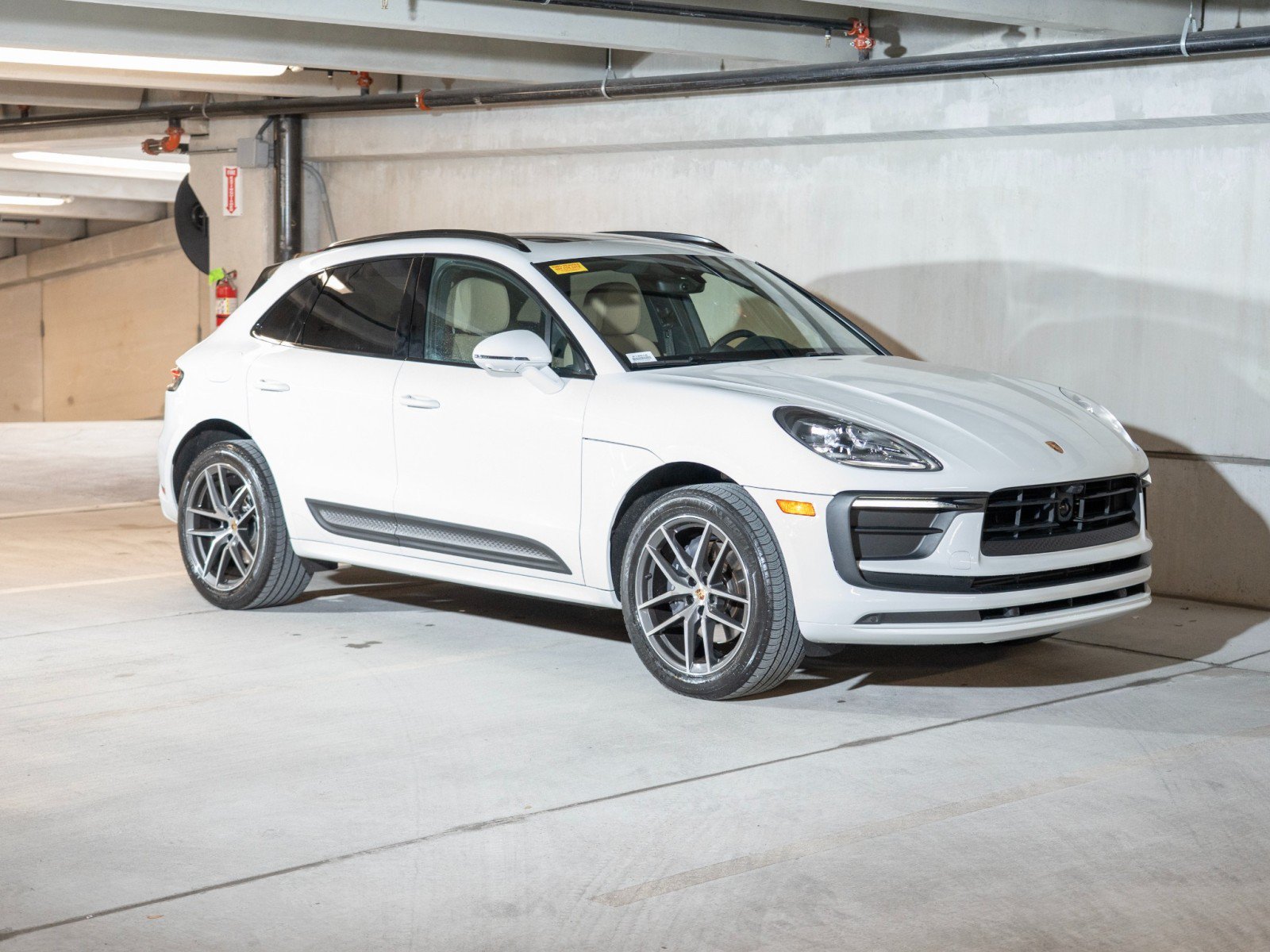 Certified 2023 Porsche Macan AWD/4WD image 7