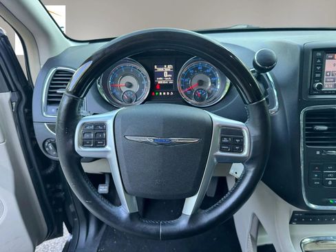 Used 2012 Chrysler Town & Country Limited w/ Luxury Group FWD image 14