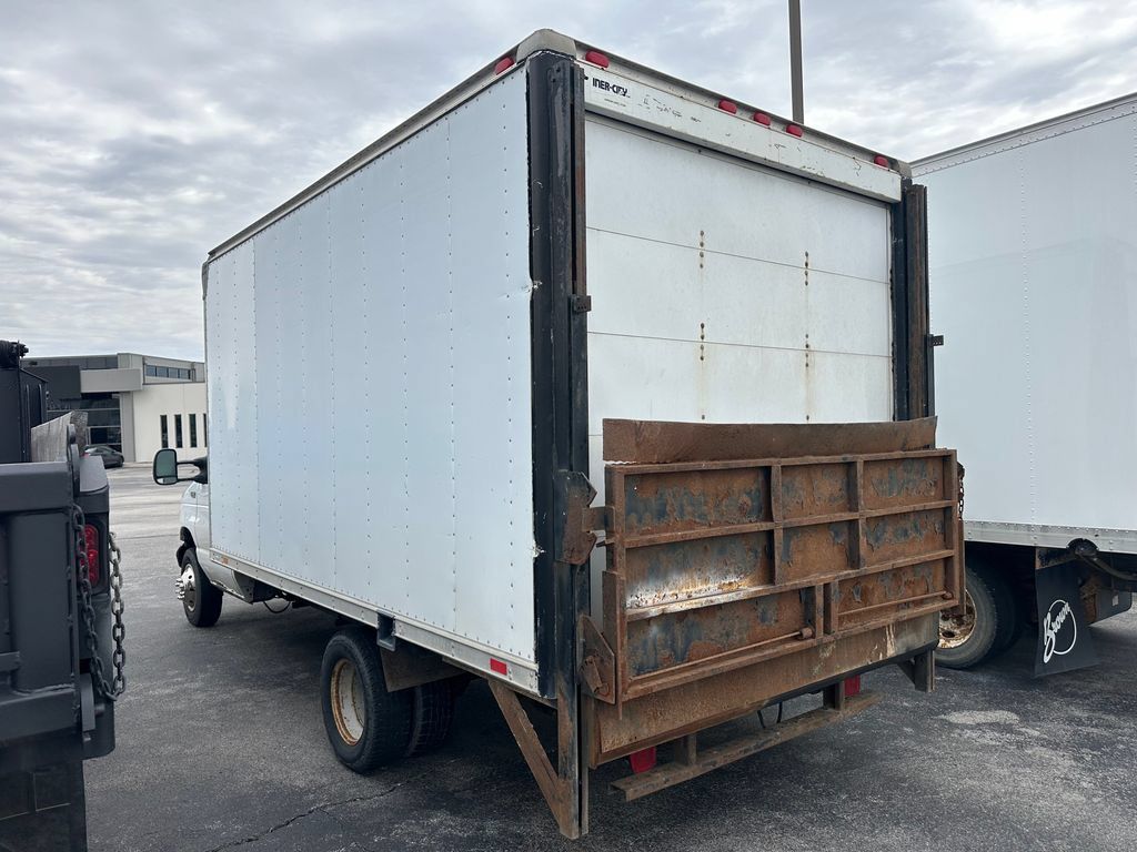 Used 2003 Ford E-350 and Econoline 350 Super Duty RWD image 2