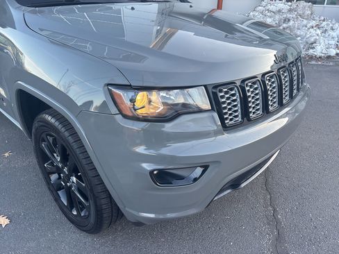 Used 2022 Jeep Grand Cherokee Laredo X image 16