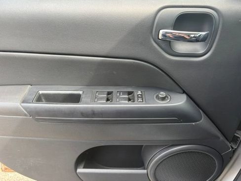 Used 2015 Jeep Patriot High Altitude AWD/4WD image 18