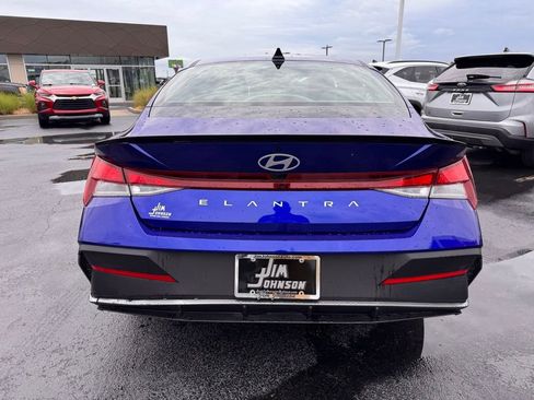 Used 2025 Hyundai Elantra Sport FWD image 4