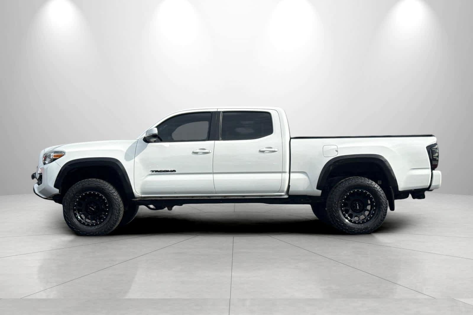 Used 2021 Toyota Tacoma TRD Off-Road w/ TRD Premium Off Road Package AWD/4WD image 5