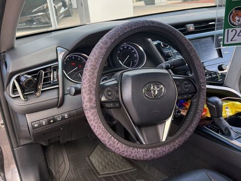 Used 2019 Toyota Camry SE image 6