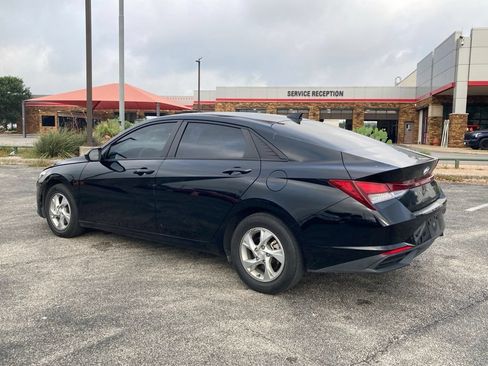 Used 2023 Hyundai Elantra SE FWD image 7