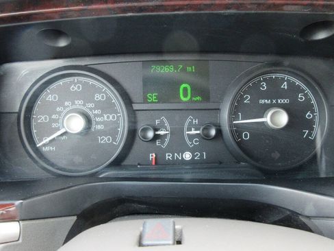 Used 2007 Lincoln Town Car Signature RWD image 33