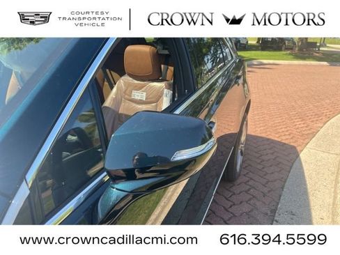 Used 2025 Cadillac XT5 Premium Luxury image 5