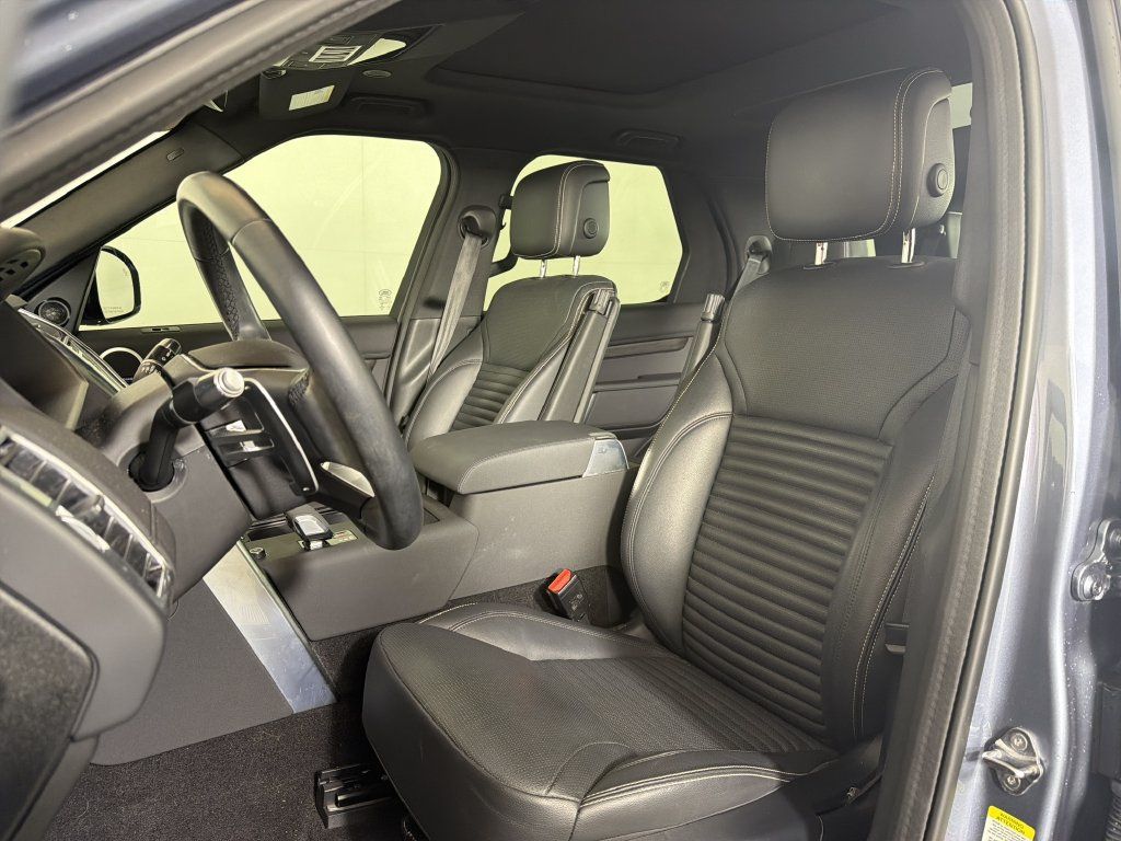 Used 2021 Land Rover Discovery S AWD/4WD image 5