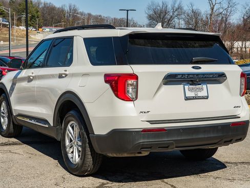 Used 2022 Ford Explorer XLT image 6