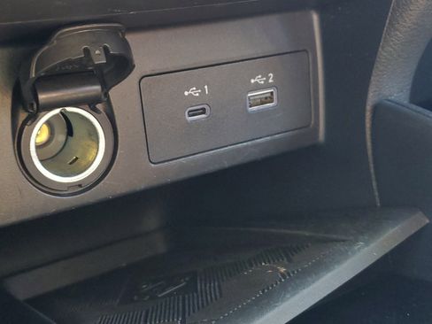 Used 2024 Nissan Versa SR FWD image 10