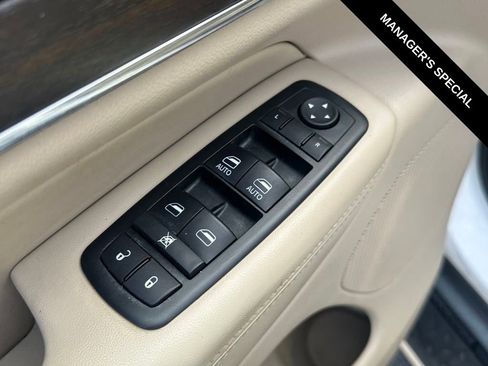 Used 2015 Jeep Grand Cherokee Limited w/ Luxury Group II image 16